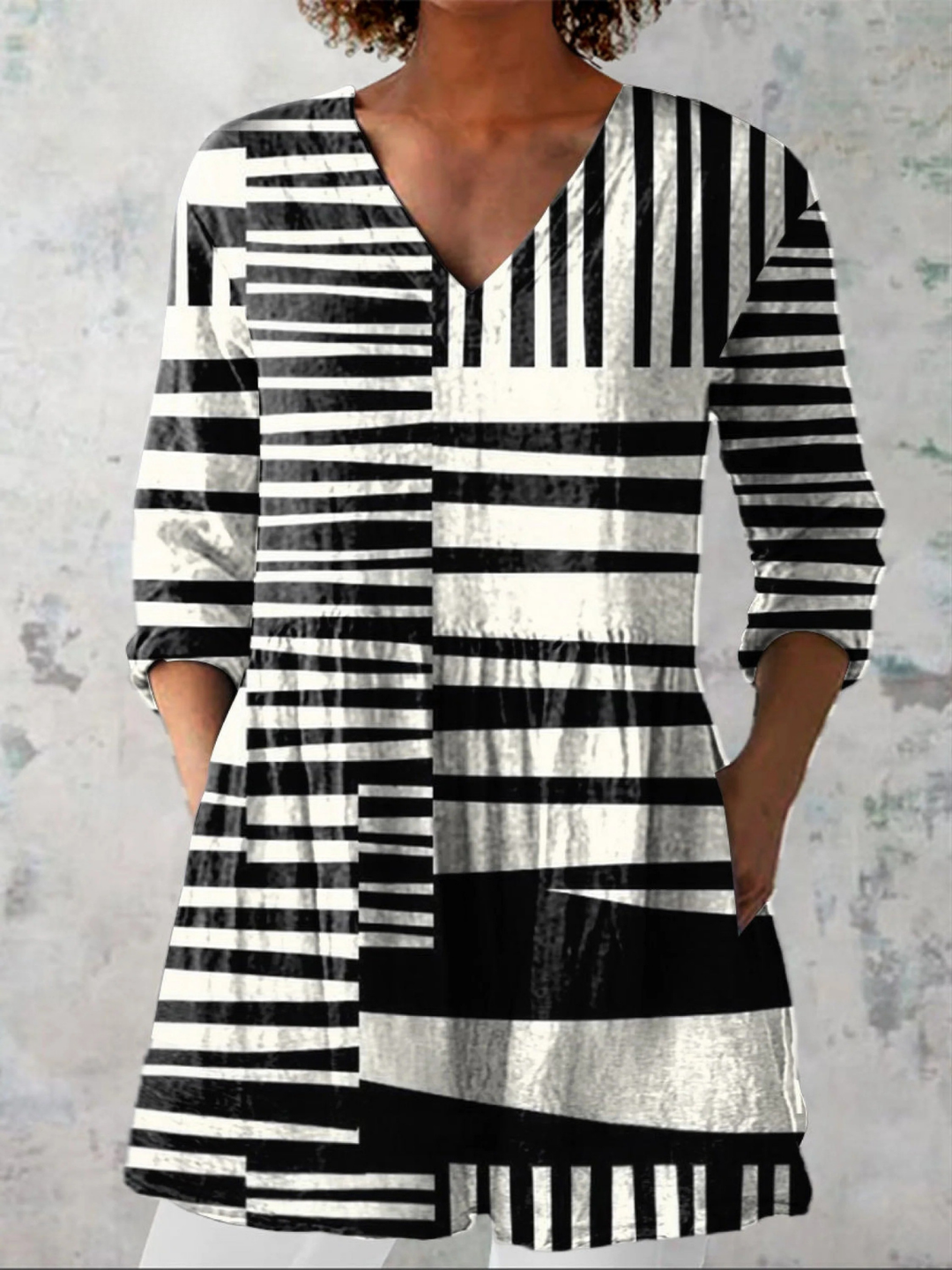Sophie long v-neck blouse - Black & White
