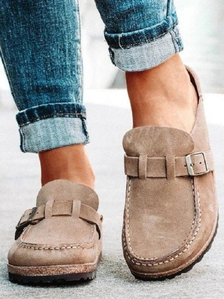 Hazel suede buckle mule - Beige